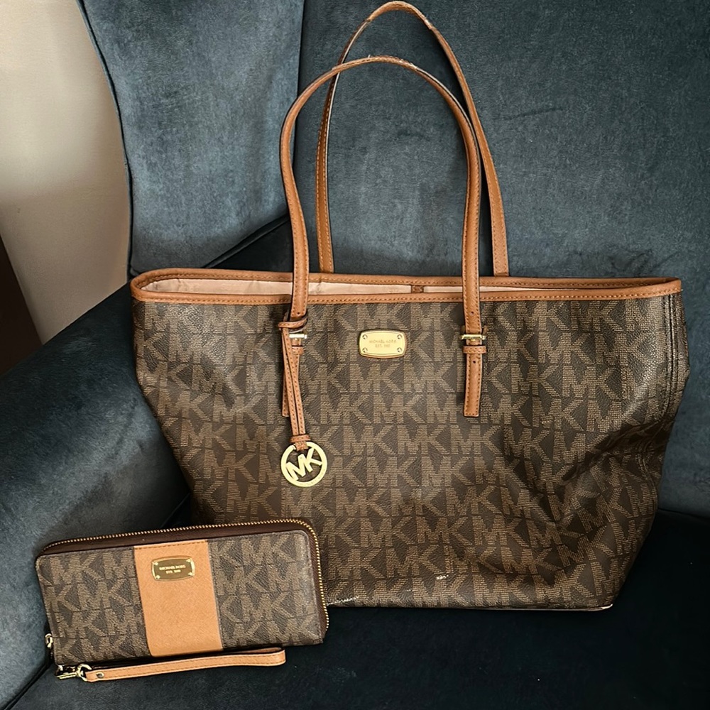 MICHAEL KORS Large Monogram Tote and Zipper Wallet with Wrist Strap